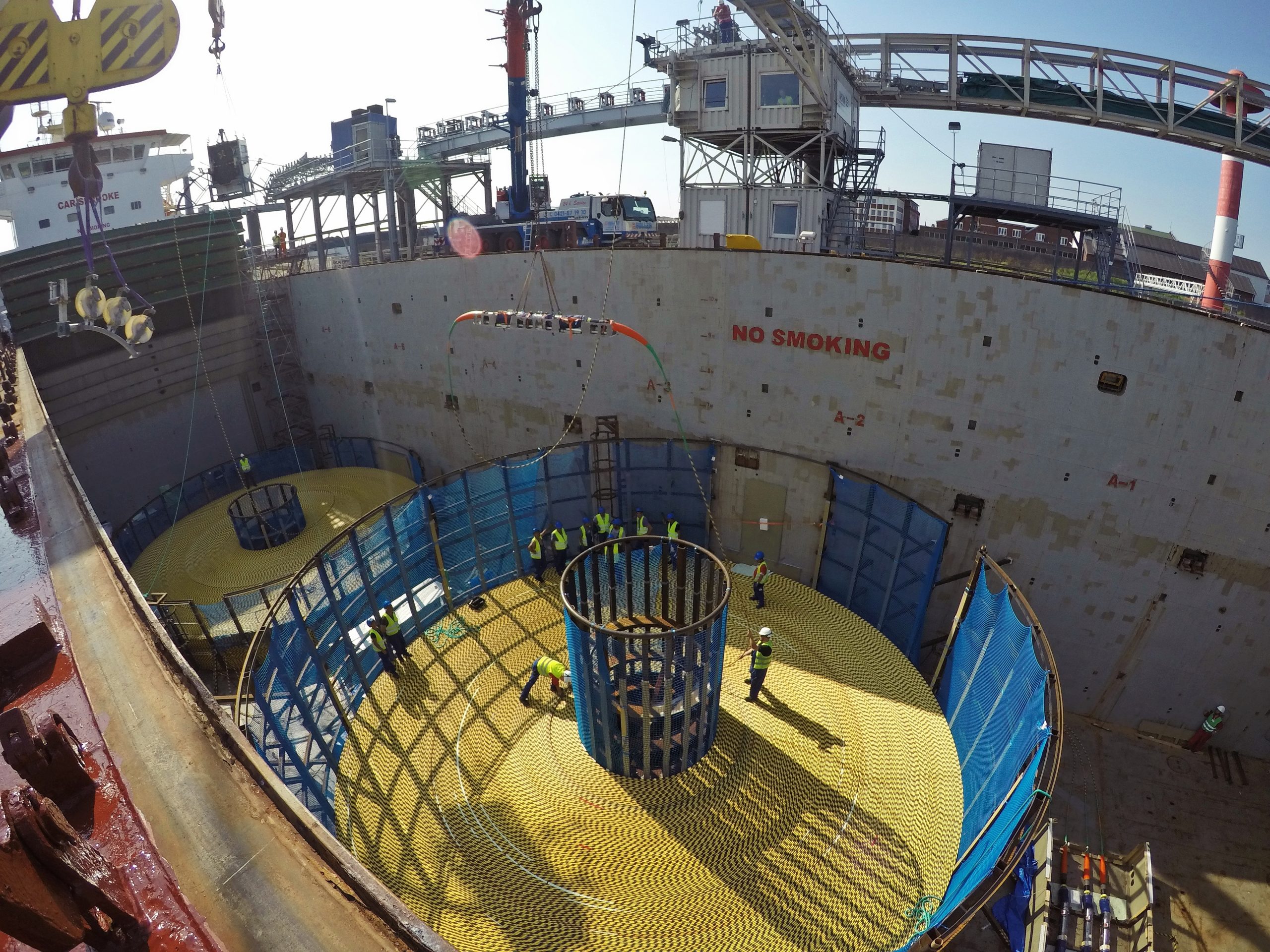 Submarine,Cable,Loading